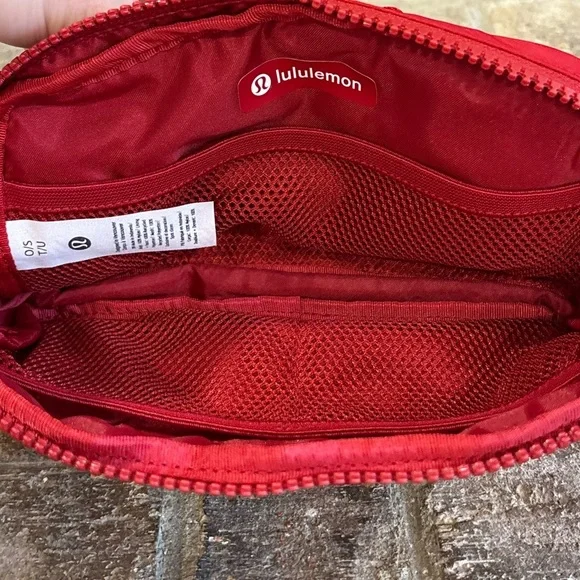 NWT Lululemon Everywhere Belt Bag In College Crimson - Picture 9 of 10